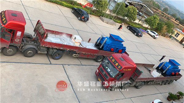 液壓對輥破碎機(jī)第四、五臺發(fā)貨現(xiàn)場